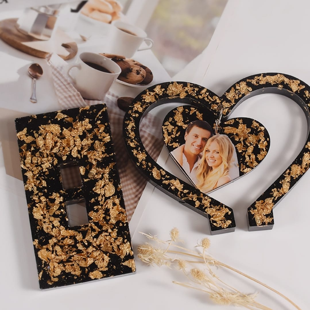 Center Hanging Heart Photo Frame Mold - Image 3