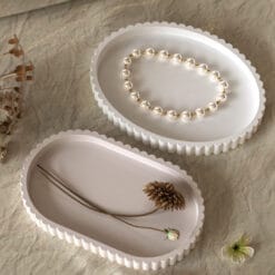 Alternative view of Striped-Edge Round Tray Mold